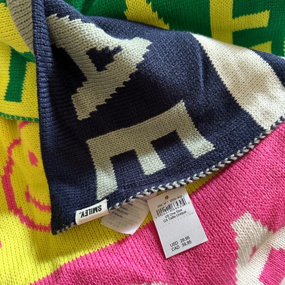 American Eagle Smily Scarf - Picture 2 of 4